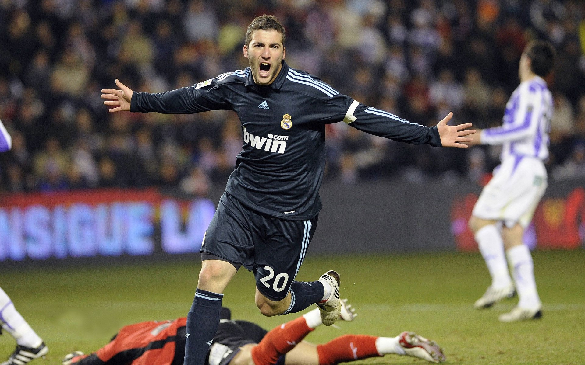 马特乌斯力挺拜仁！15 连胜底气足，预测 2-1 斩巴黎，马特乌斯踢球视频